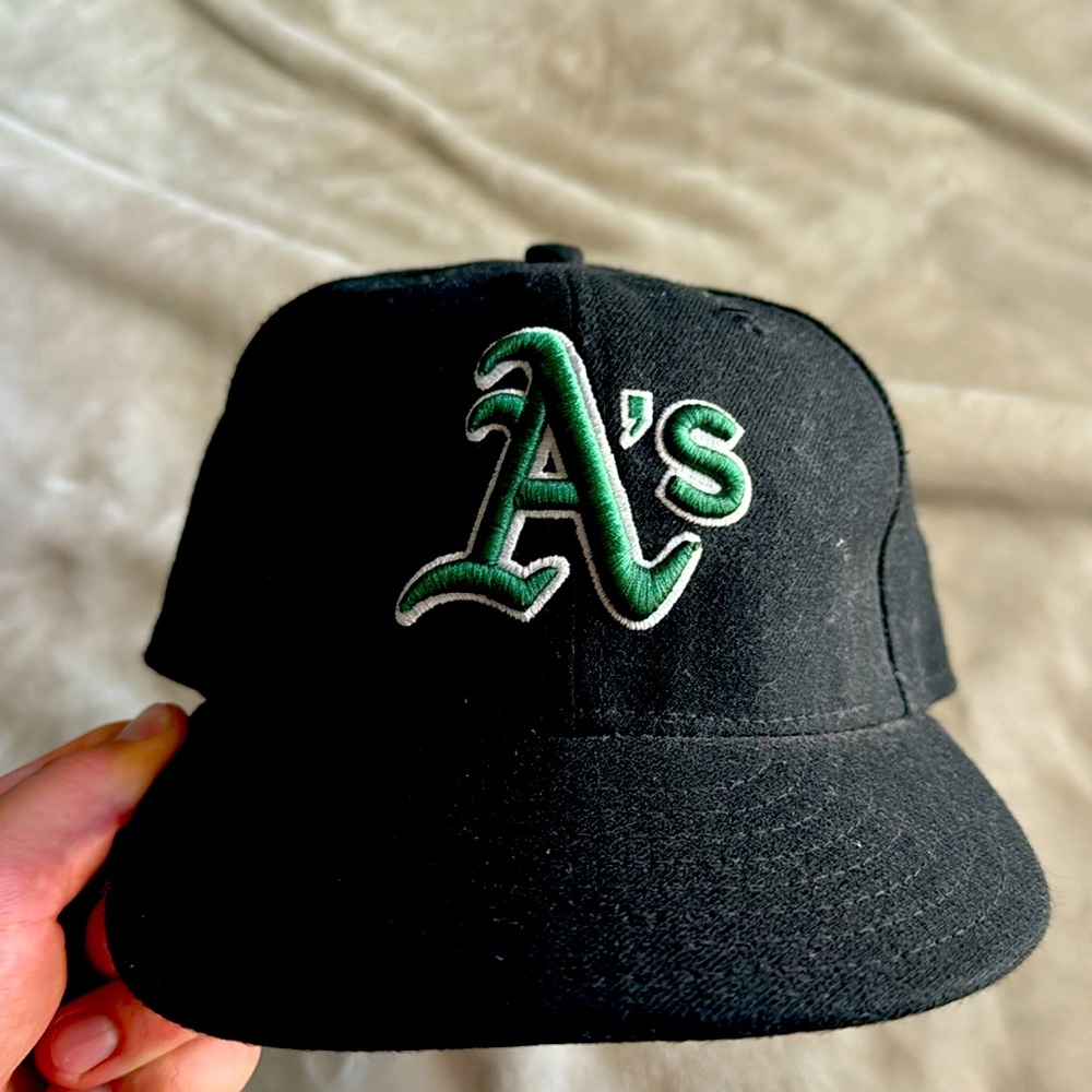 Oakland A’s black fitted hat size 7